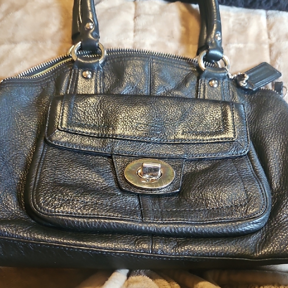 Black Leather Shoulder Bag with Vintage Style